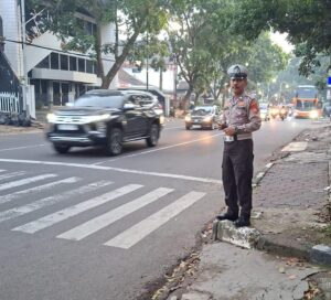 Lalu lintas pagi Cimahi dan Padalarang ramai lancar dengan pengaturan polisi