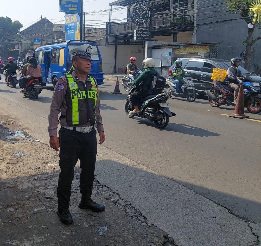Arus Lalu Lintas Kota Cimahi Terpantau Lancar, Satlantas Tetap Siaga