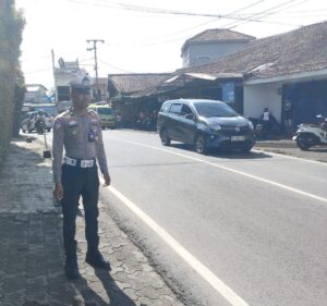 Satlantas Polres Cimahi Jaga Lembang KBB, Arus Libur Tetap Lancar Hingga Sore: Update 17.00 WIB!