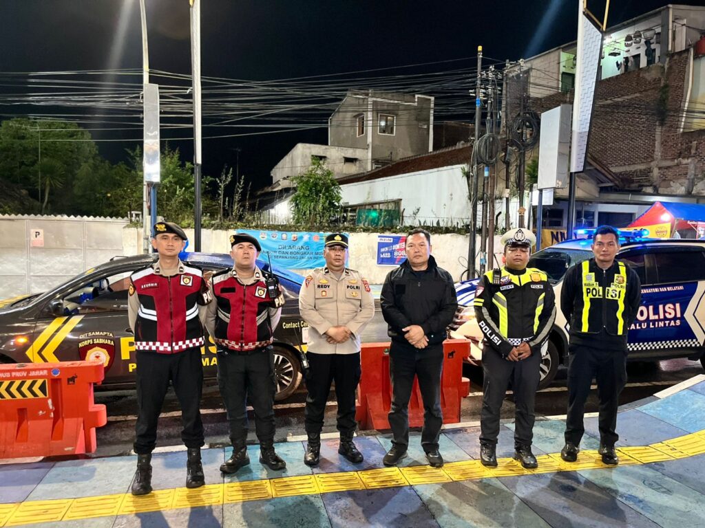 Patroli Malam Cimahi Digencarkan, Polisi Tak Hanya Jaga Keamanan Tapi Juga Berbagi